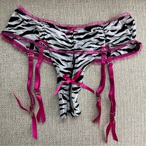 NWOT FOH Crotchless Thong Garter Panty